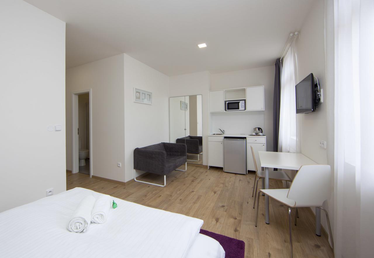 Rozmaryn Rooms & Apartments Rakovnik Bagian luar foto